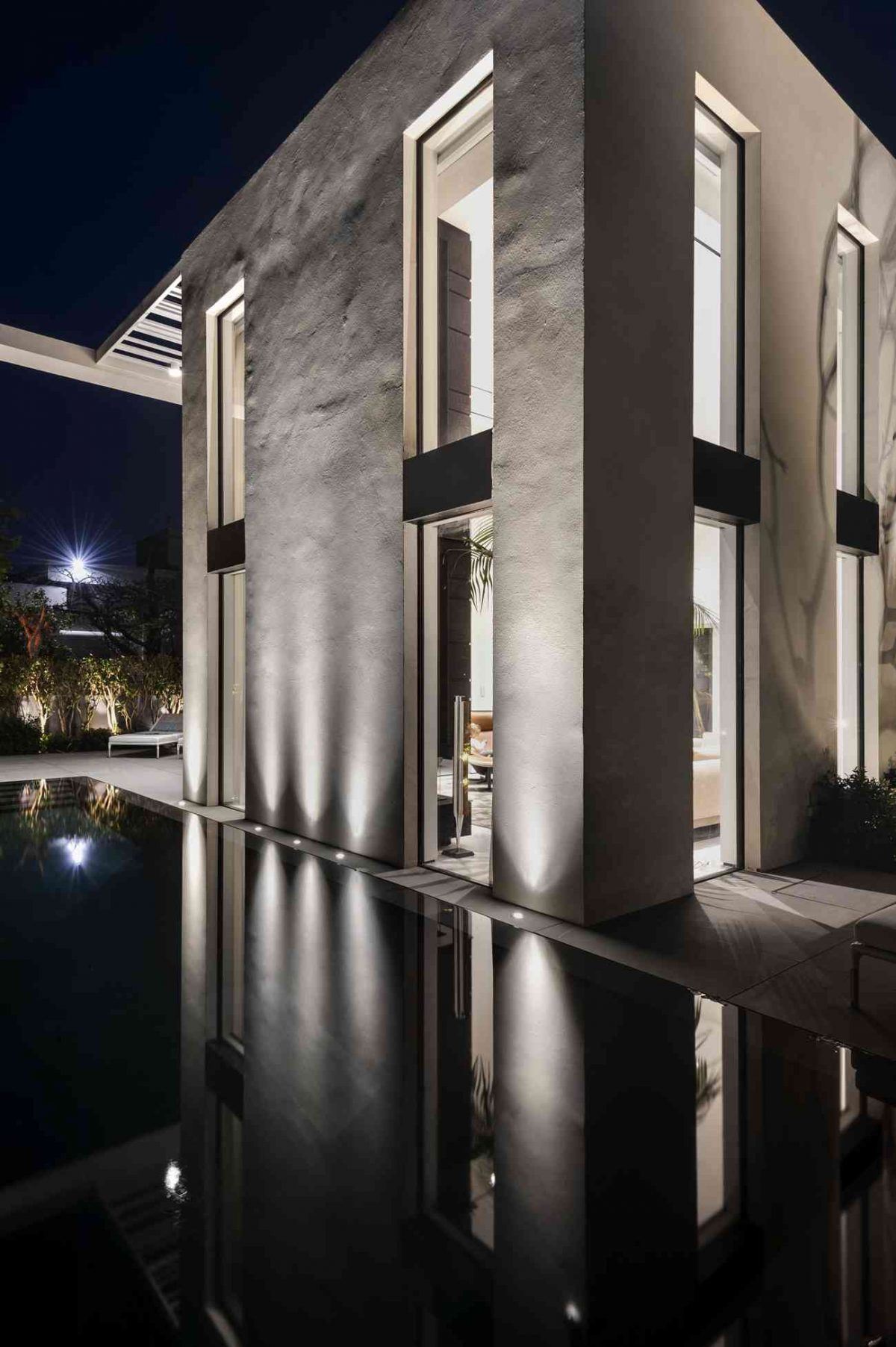 Simoene Architects Ltd – Central Israel תאורה מיוחדת על קירות הבית מבחוץ על ידי קמחי דורי